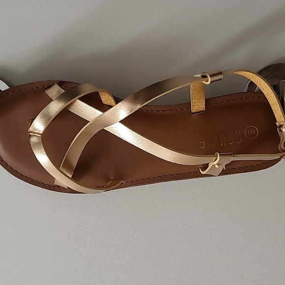 ROUGE - Picture 2 of 6